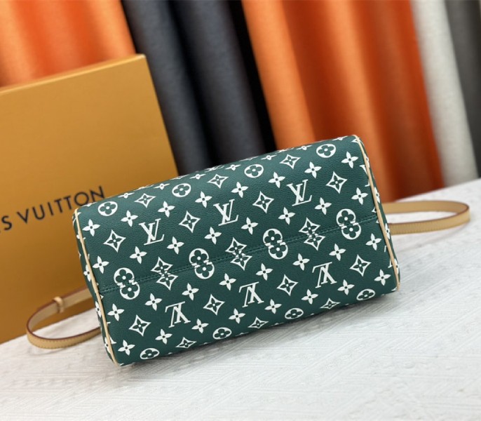 Louis Vuitton Speedy P9 Bandouliere 30 Bag In Green