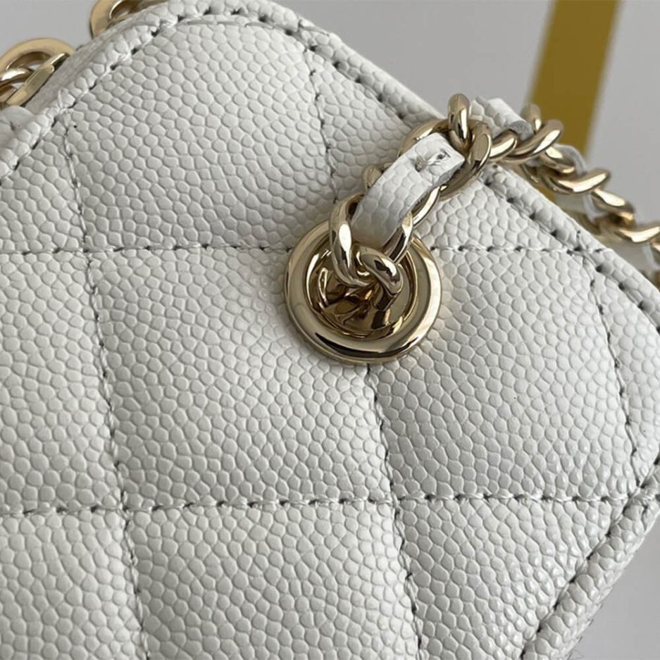 Chanel chain cosmetic bag