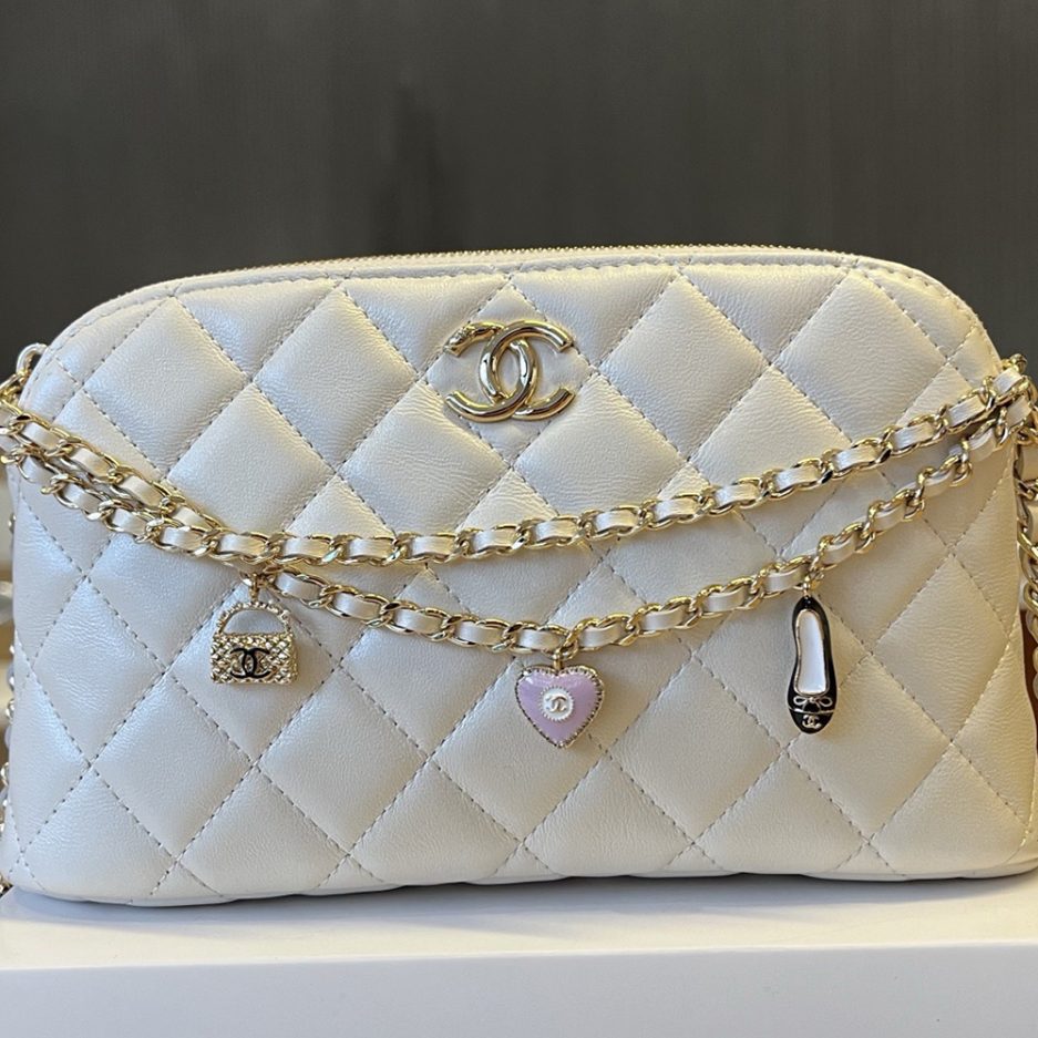 CHANEL Chain bag (high-end grade)