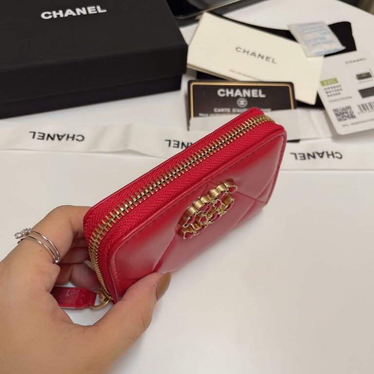 CHANEL Zipper wallet