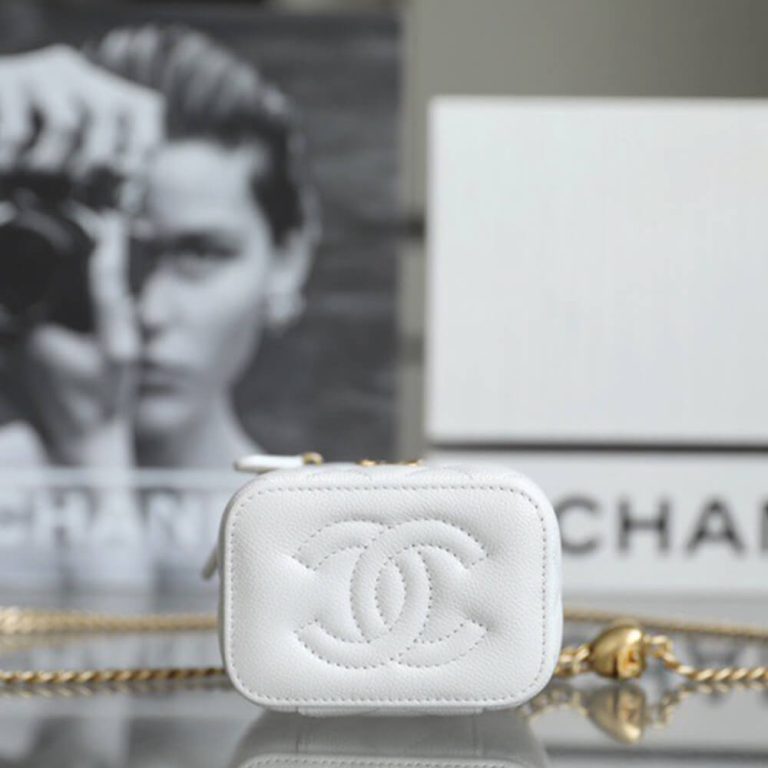 CHANEL Quilted Heart Crush Mini Vanity with Chain(high-end grade)
