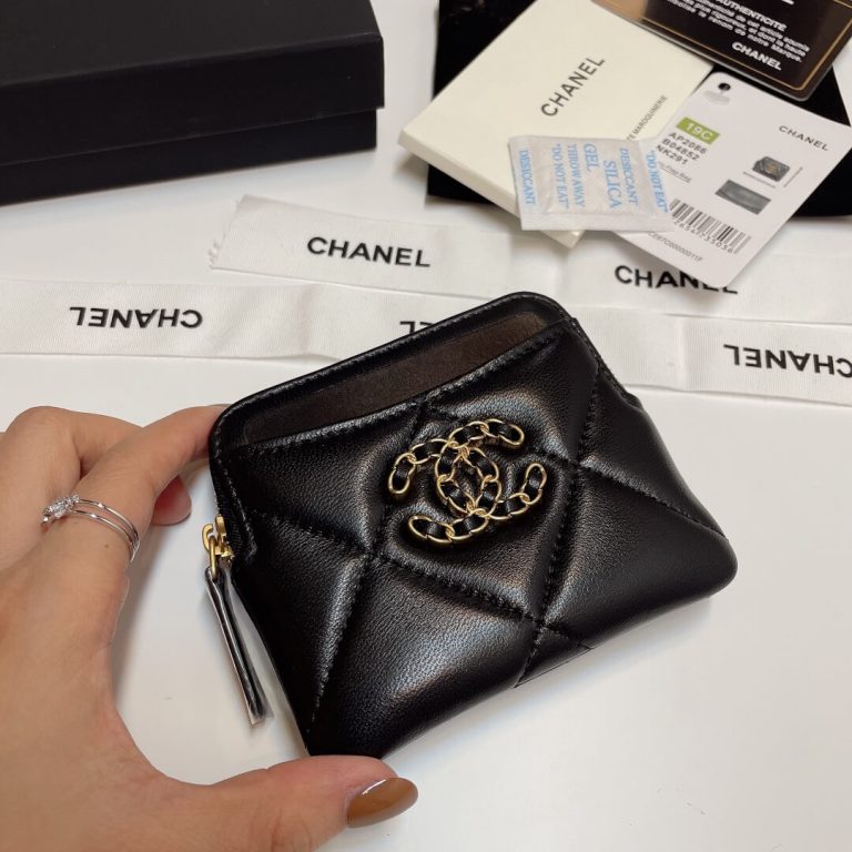 CHANEL 19 Zipper Coin Wallet