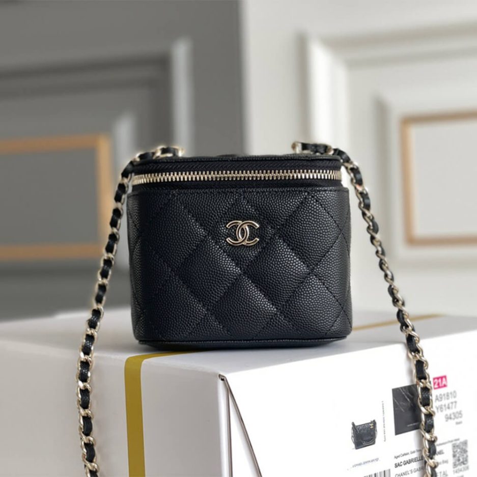Chanel chain cosmetic bag