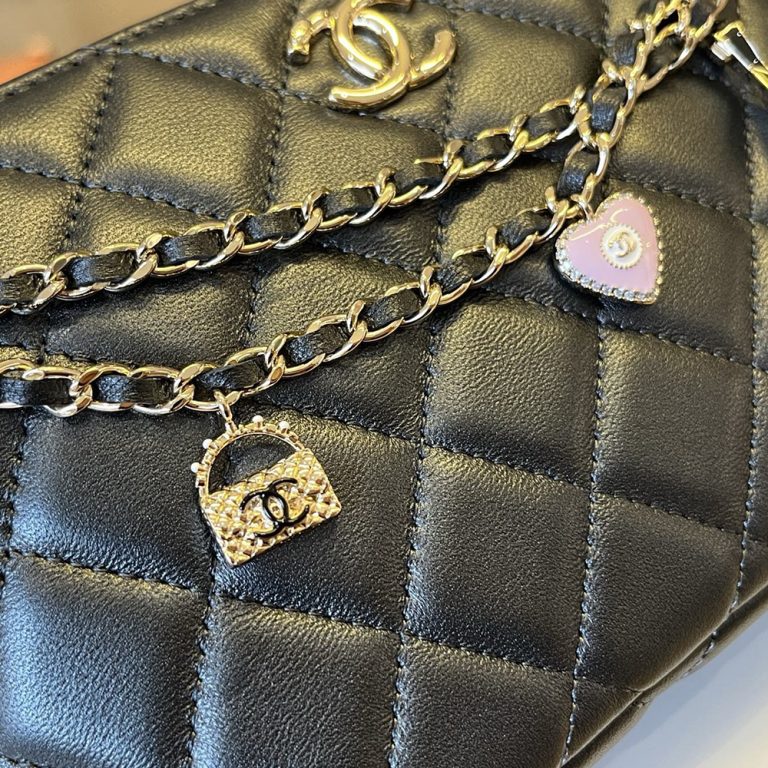 CHANEL Chain bag (high-end grade)