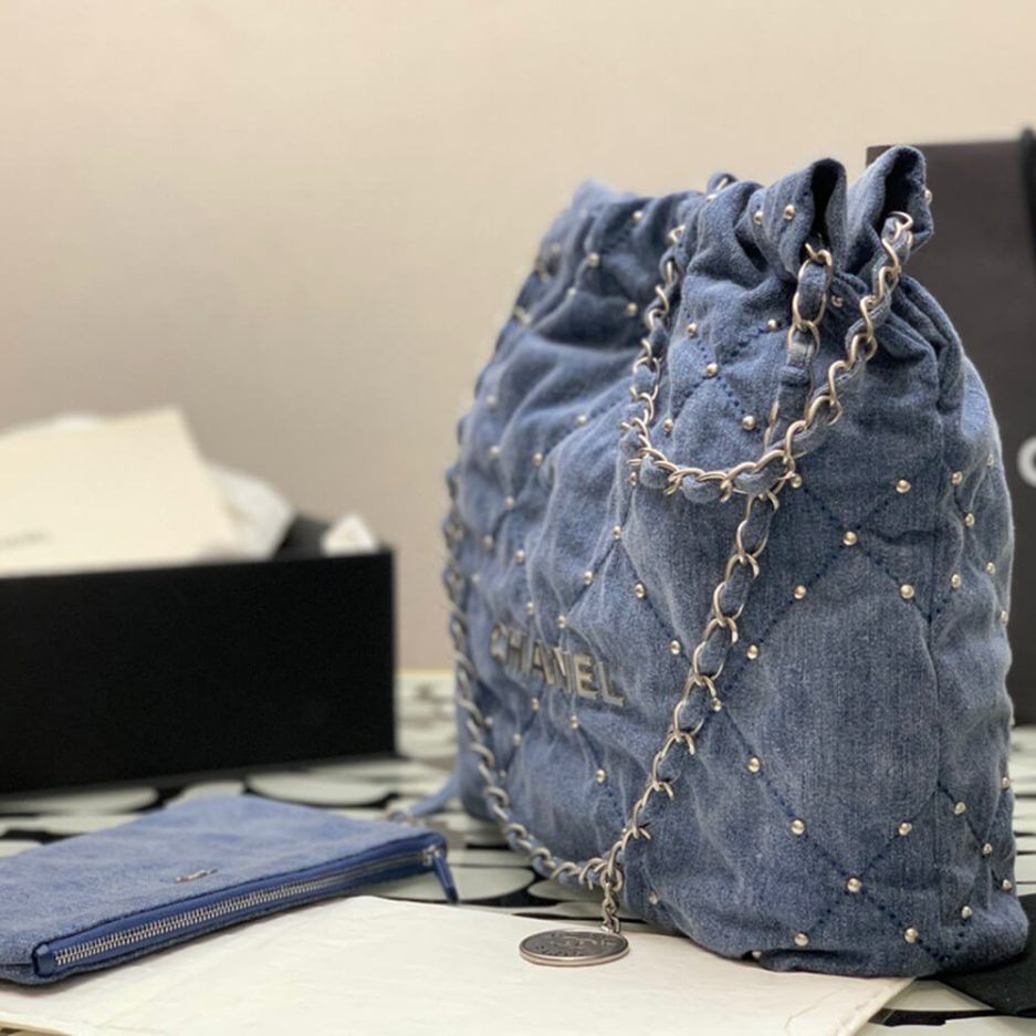 CHANEL 22 SMALL HANDBAG