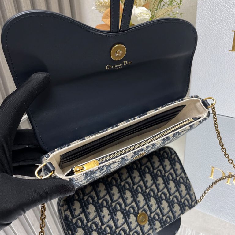 Medium Saddle Pouch with Chain