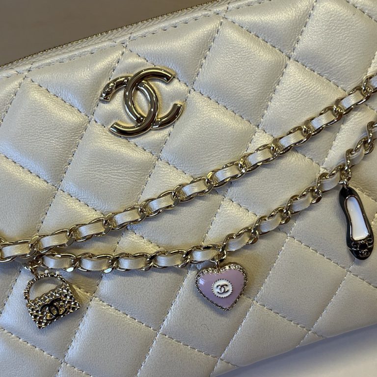CHANEL Chain bag (high-end grade)