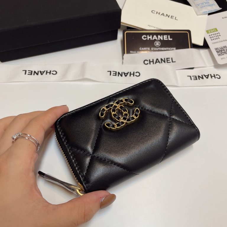 CHANEL Zipper wallet