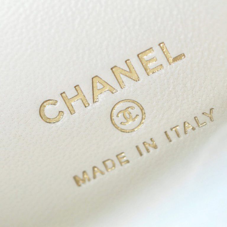 CHANEL Quilted Heart Crush Mini Vanity with Chain(high-end grade)