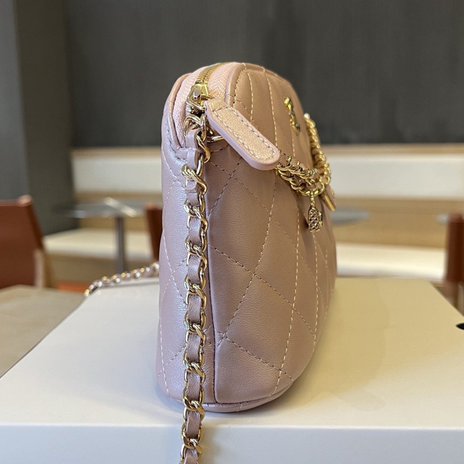 CHANEL Chain bag (high-end grade)