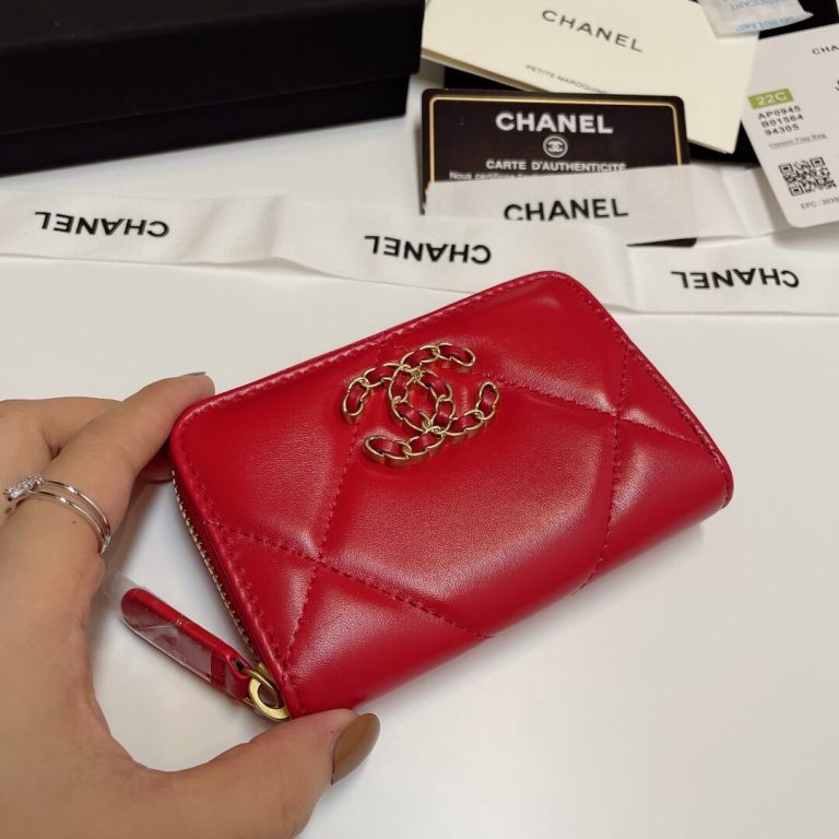 CHANEL Zipper wallet