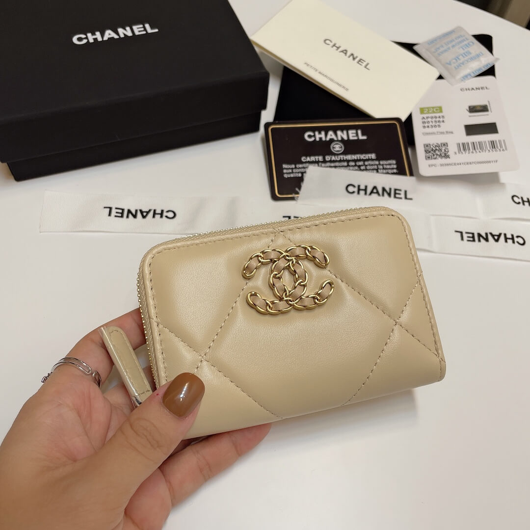 CHANEL Zipper wallet