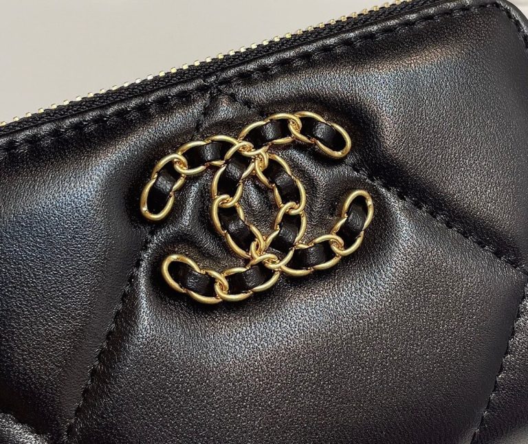 CHANEL Zipper wallet