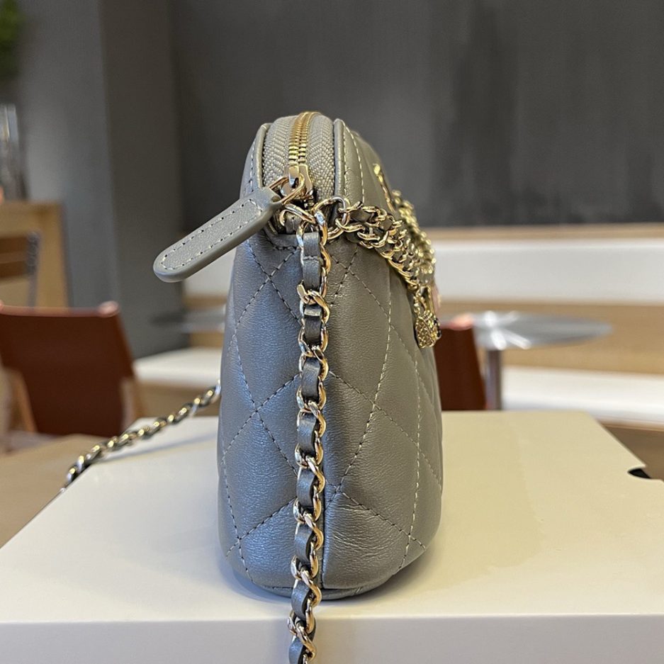 CHANEL Chain bag (high-end grade)