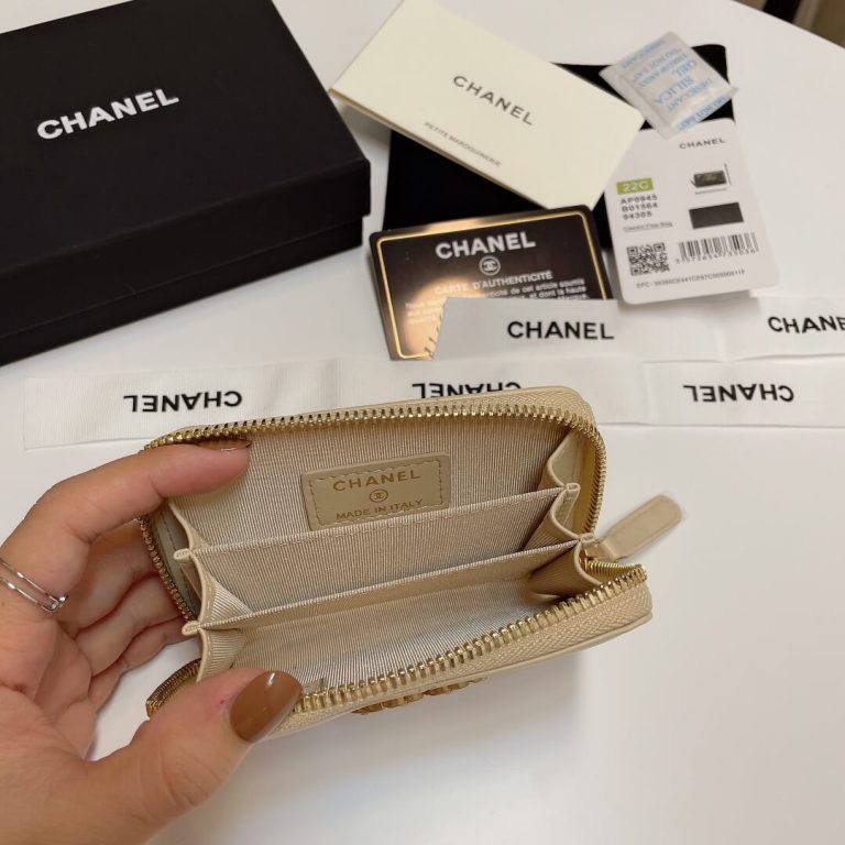 CHANEL Zipper wallet