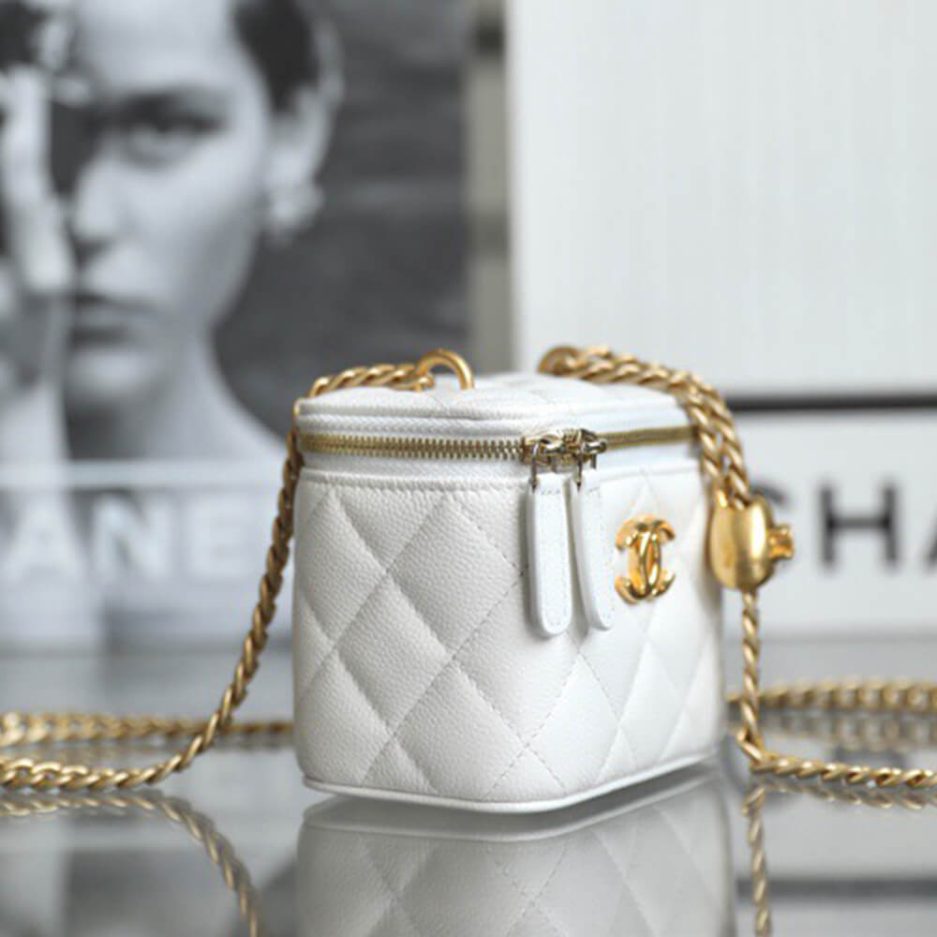 CHANEL Quilted Heart Crush Mini Vanity with Chain(high-end grade)