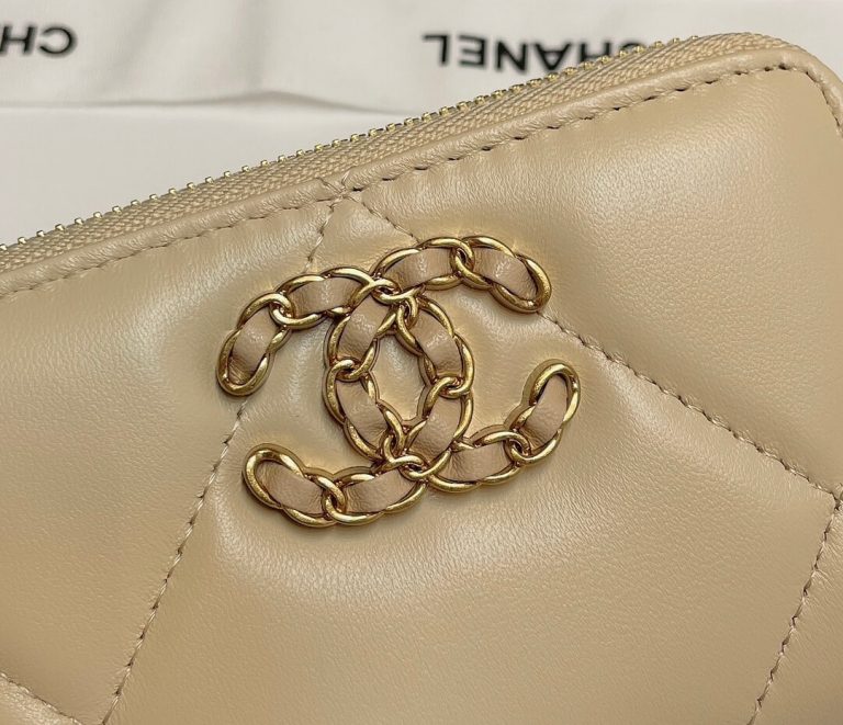 CHANEL Zipper wallet
