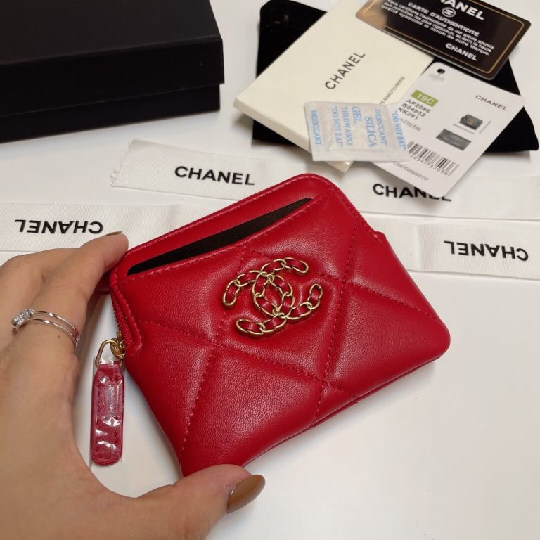 CHANEL 19 Zipper Coin Wallet