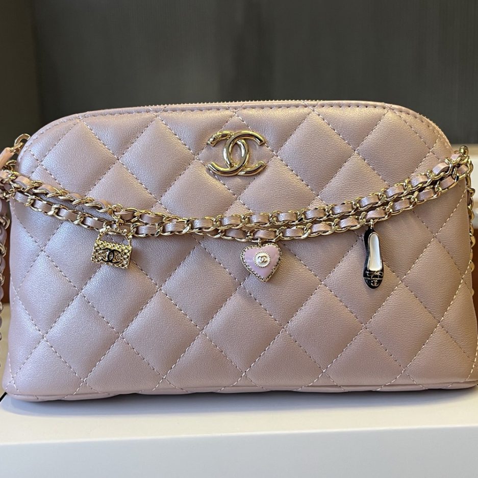 CHANEL Chain bag (high-end grade)