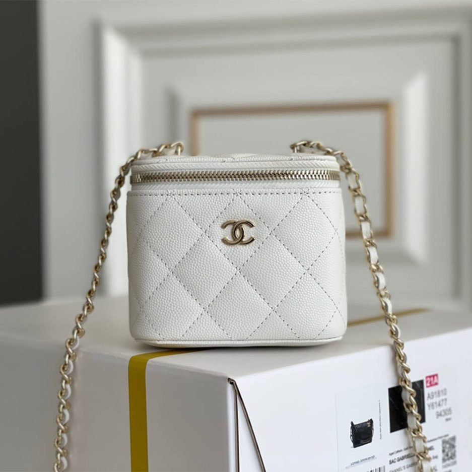 Chanel chain cosmetic bag