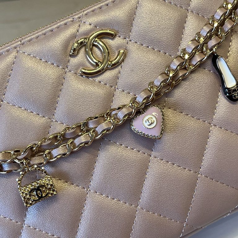 CHANEL Chain bag (high-end grade)