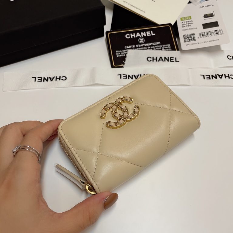 CHANEL Zipper wallet