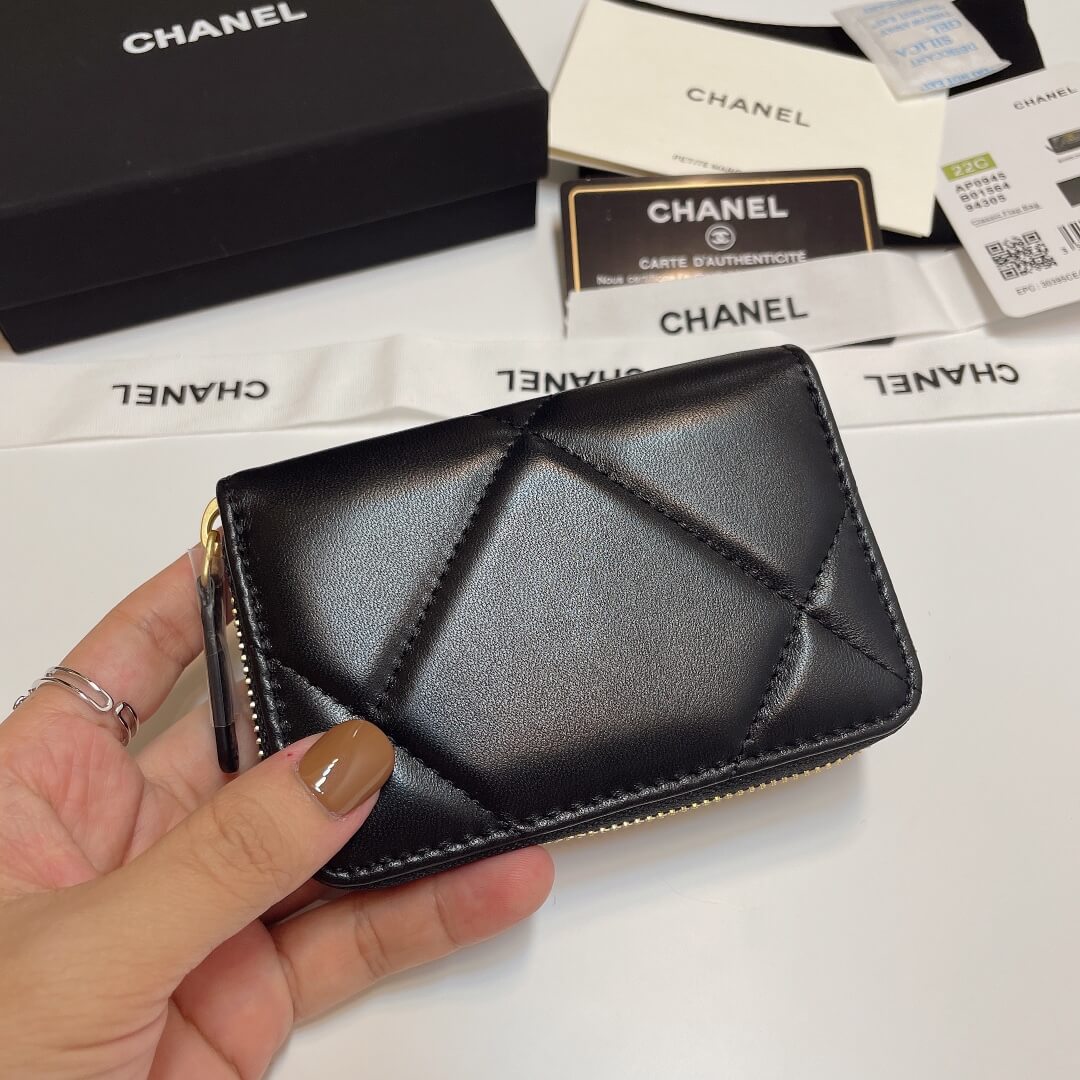 CHANEL Zipper wallet