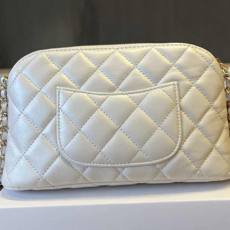 CHANEL Chain bag (high-end grade)