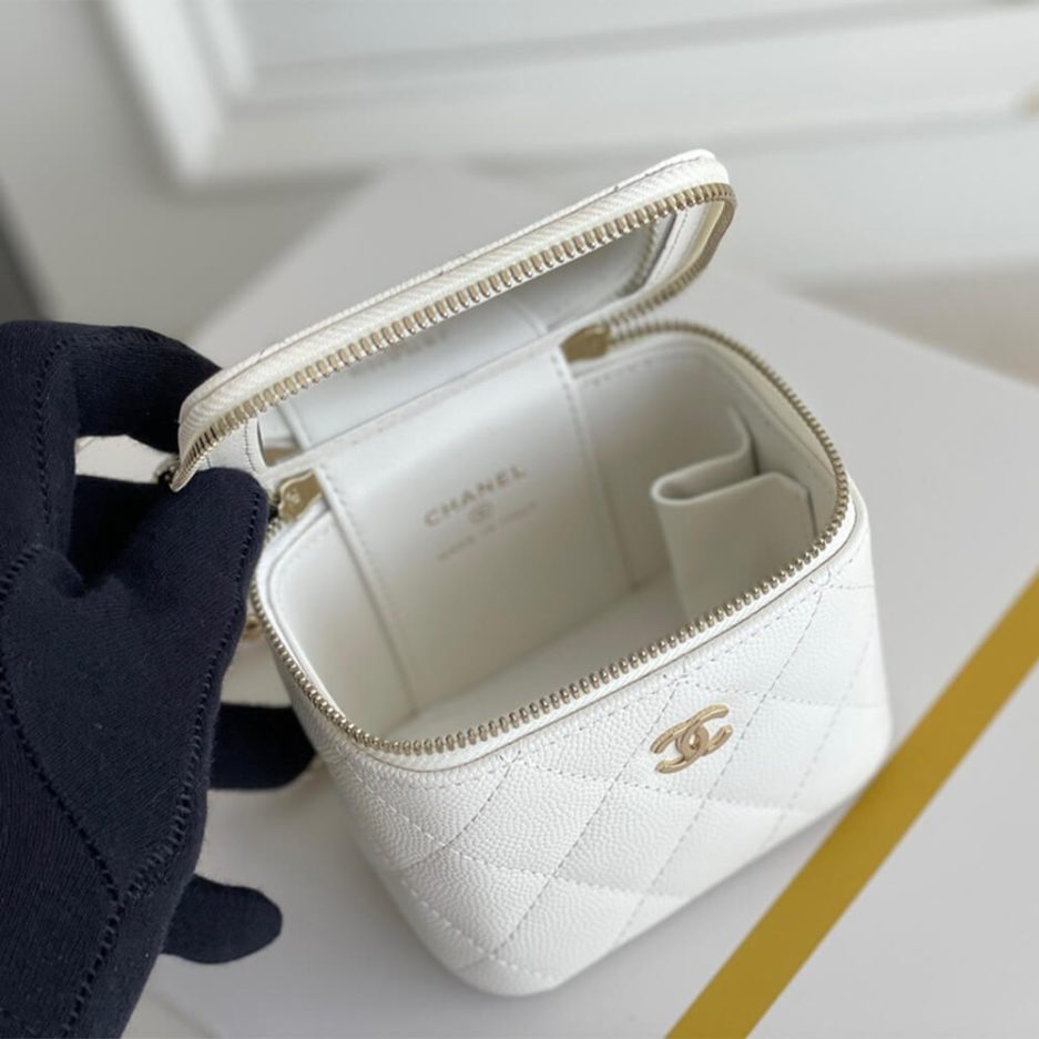 Chanel chain cosmetic bag