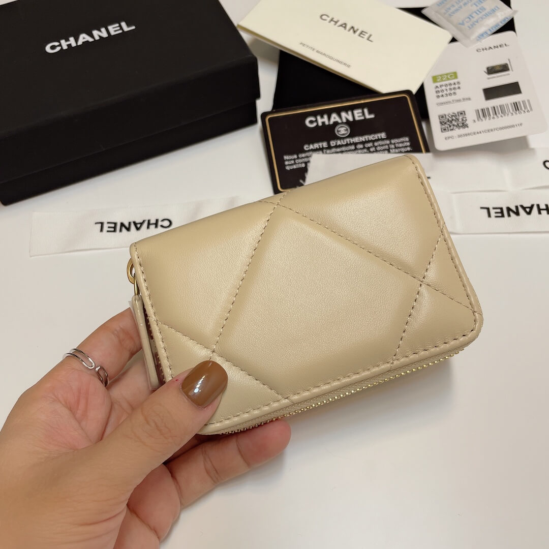 CHANEL Zipper wallet
