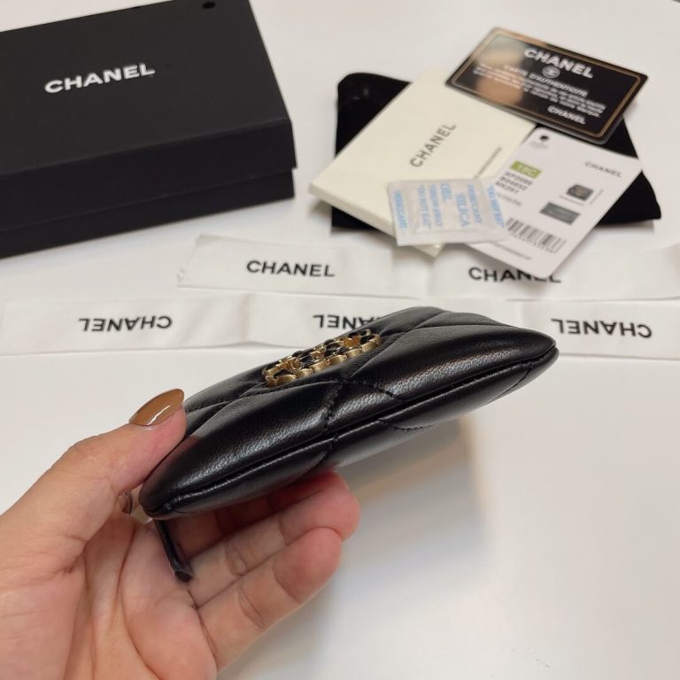 CHANEL 19 Zipper Coin Wallet