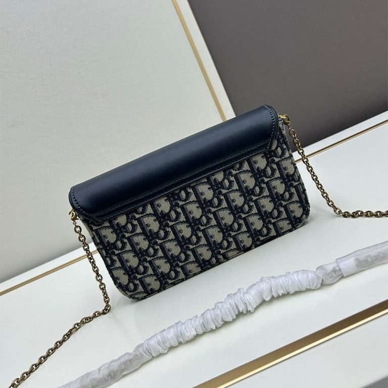 Medium Saddle Pouch with Chain