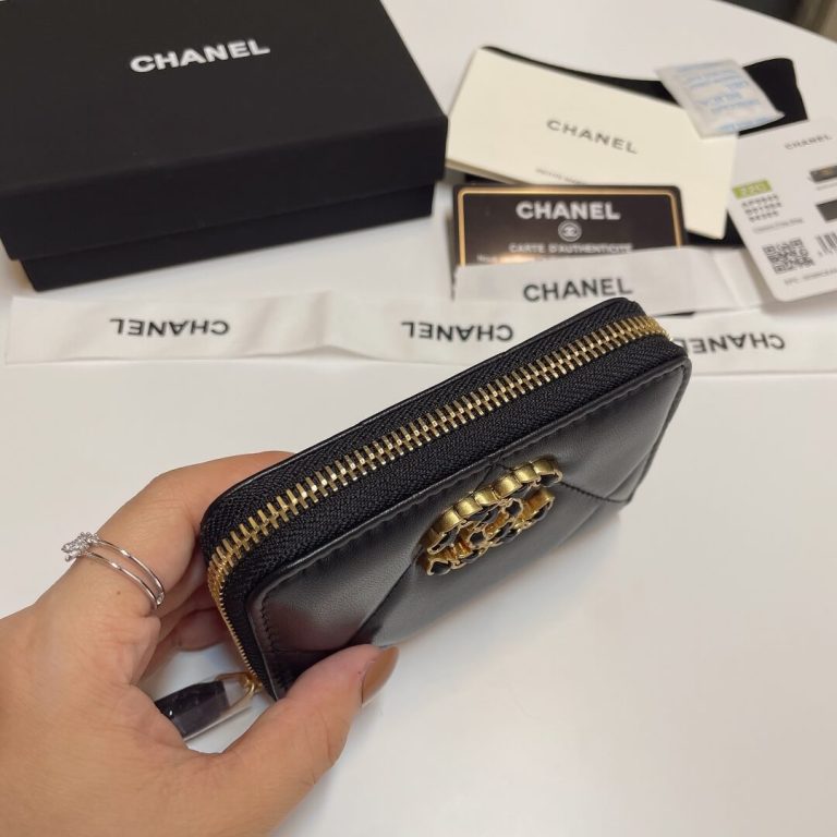 CHANEL Zipper wallet