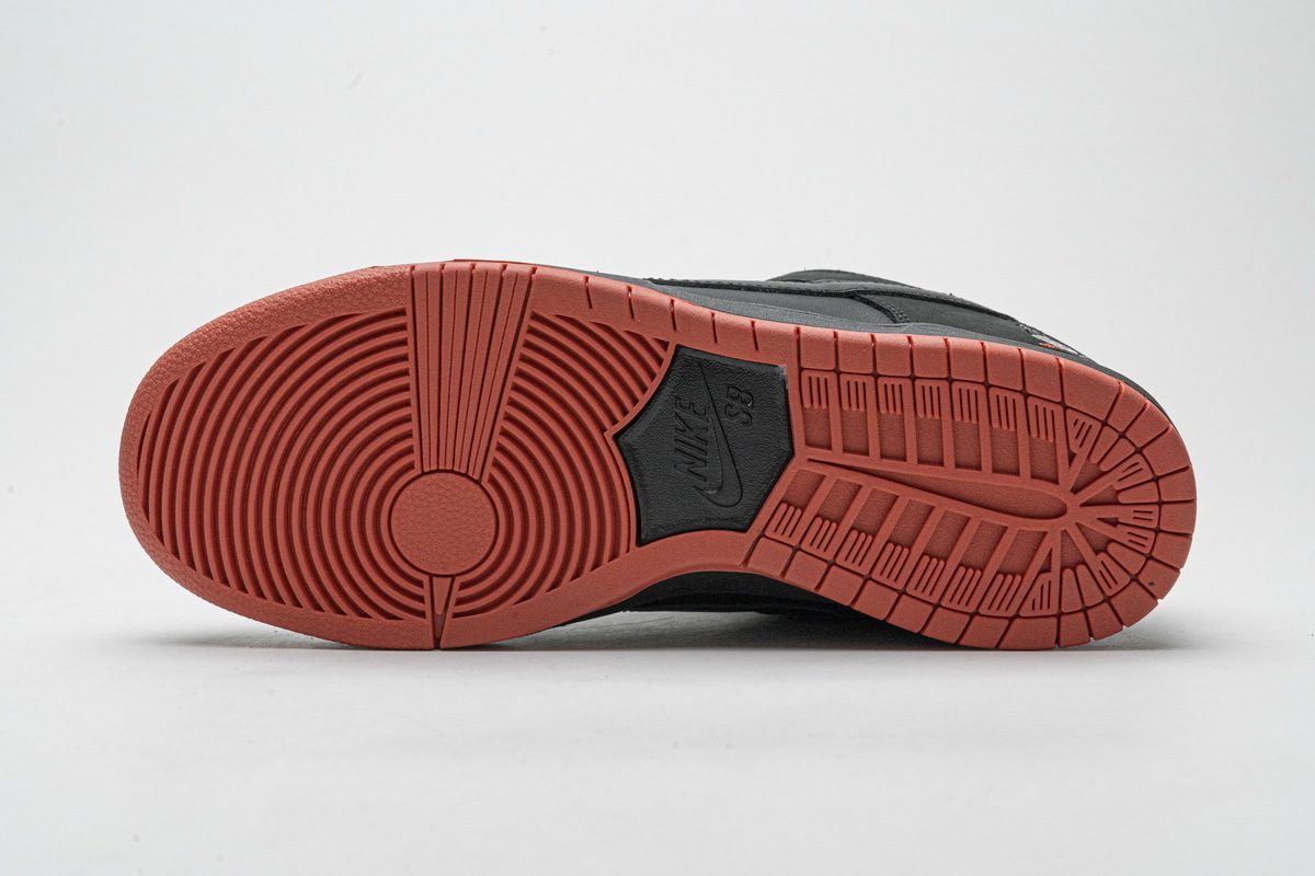 Nike SB Dunk Low Black Pigeon 883232-008