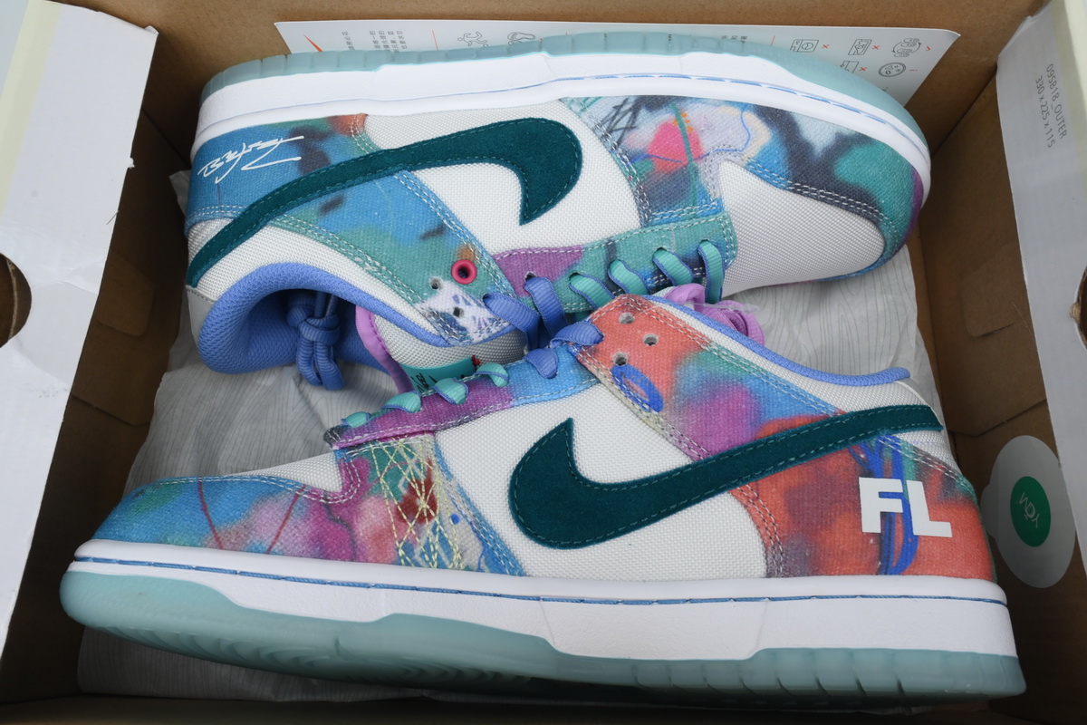 Nike SB Dunk Low Futura Laboratories Bleached Aqua HF6061-400