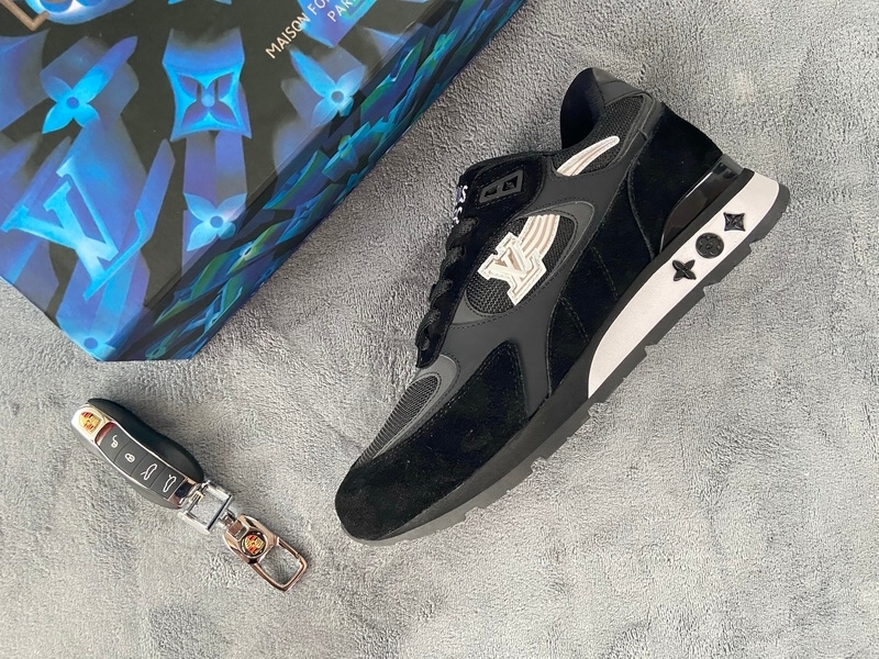 LOUIS VUITTON Run Away Black