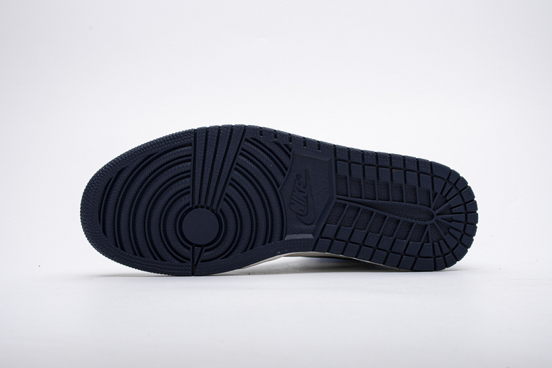 Air Jordan 1 Retro High Obsidian UNC 555088-140