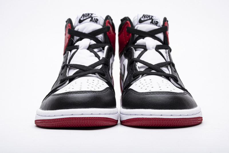 Air Jordan 1 Retro Black Toe (2016) 555088-125