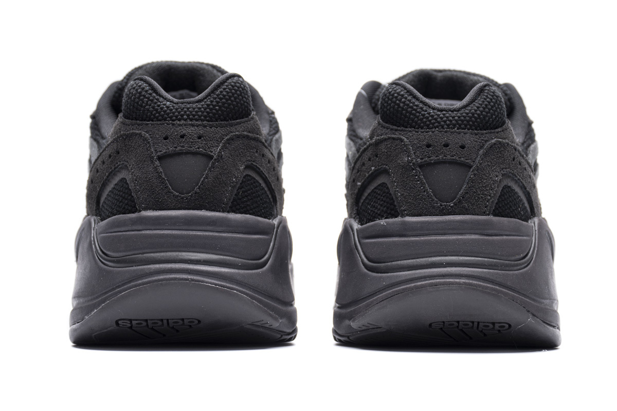 adidas Yeezy Boost 700 V2 Vanta FU6684