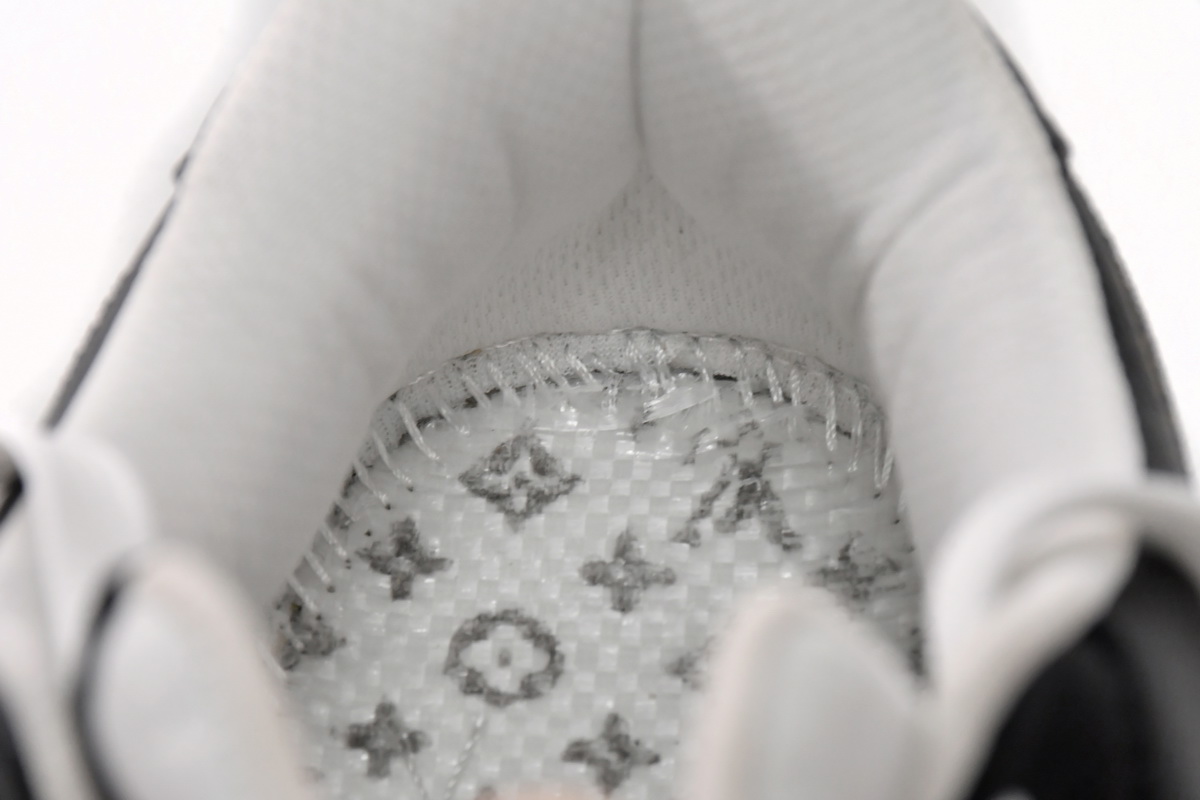 LOUIS VUITTON x Nike Air Force 1 Black White 7108-8