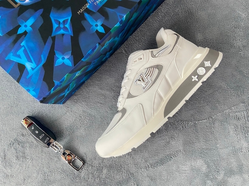 LOUIS VUITTON Run Away White