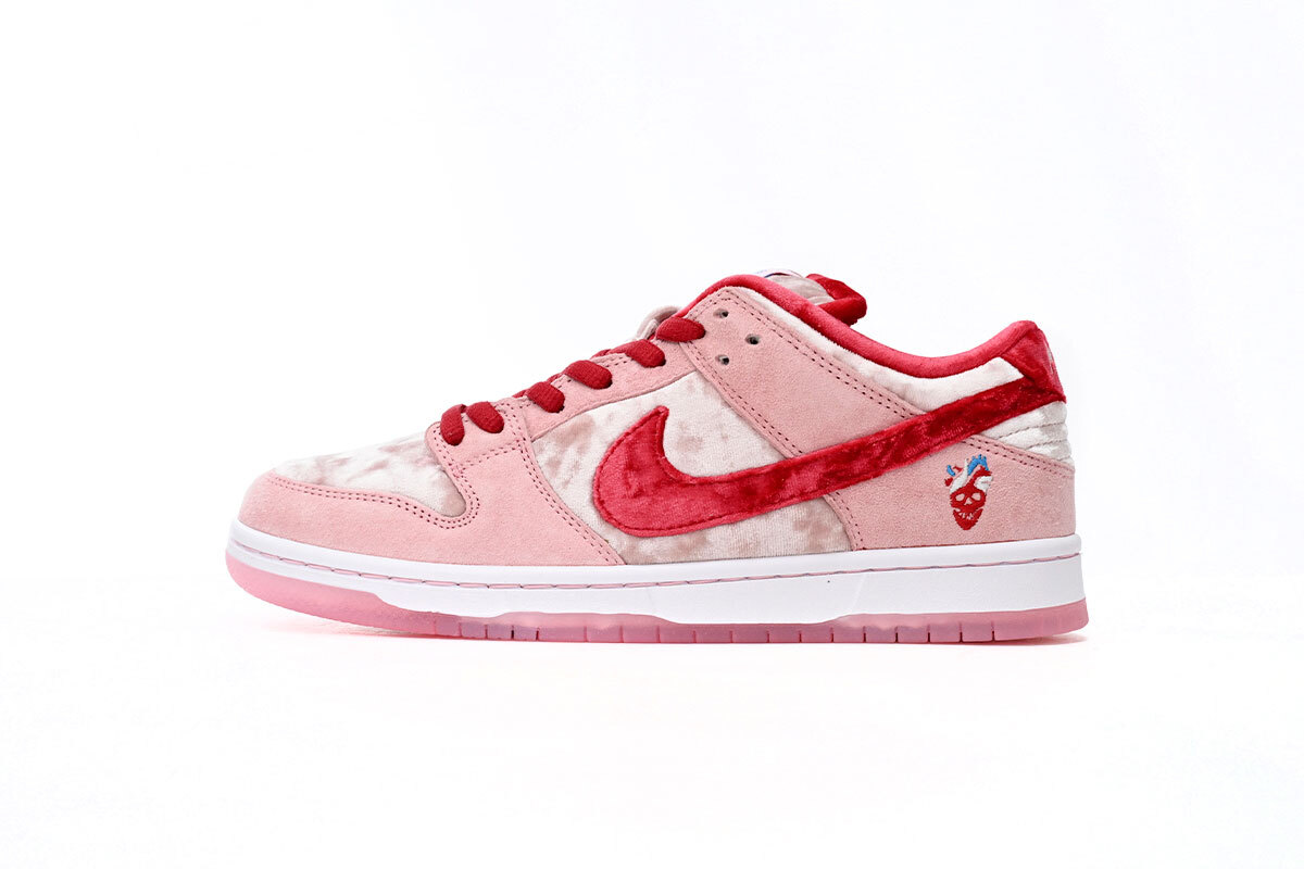 Nike SB Dunk Low StrangeLove Skateboards CT2552-800