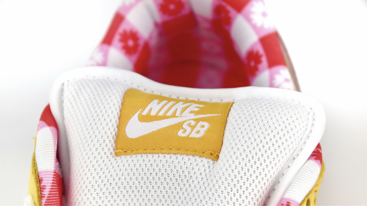 Nike SB Dunk Low Yellow Lobster 313170-137566