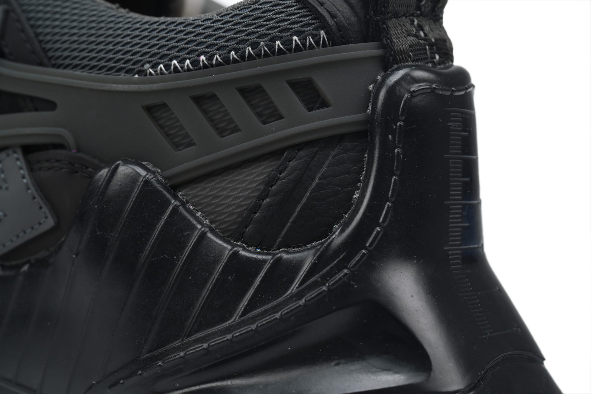 OFF-WHITE Out Of Black OMIA139S 2080004 531010