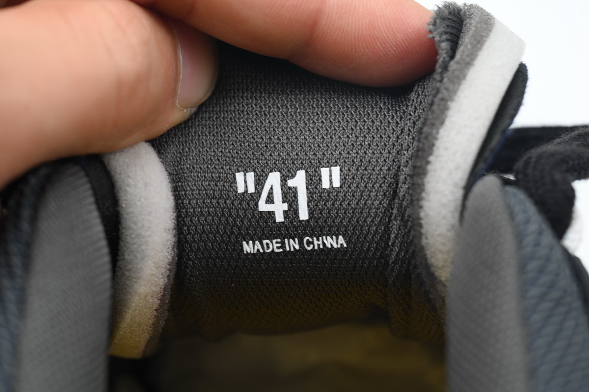 OFF-WHITE Out Of Black OMIA139S 2080004 531010