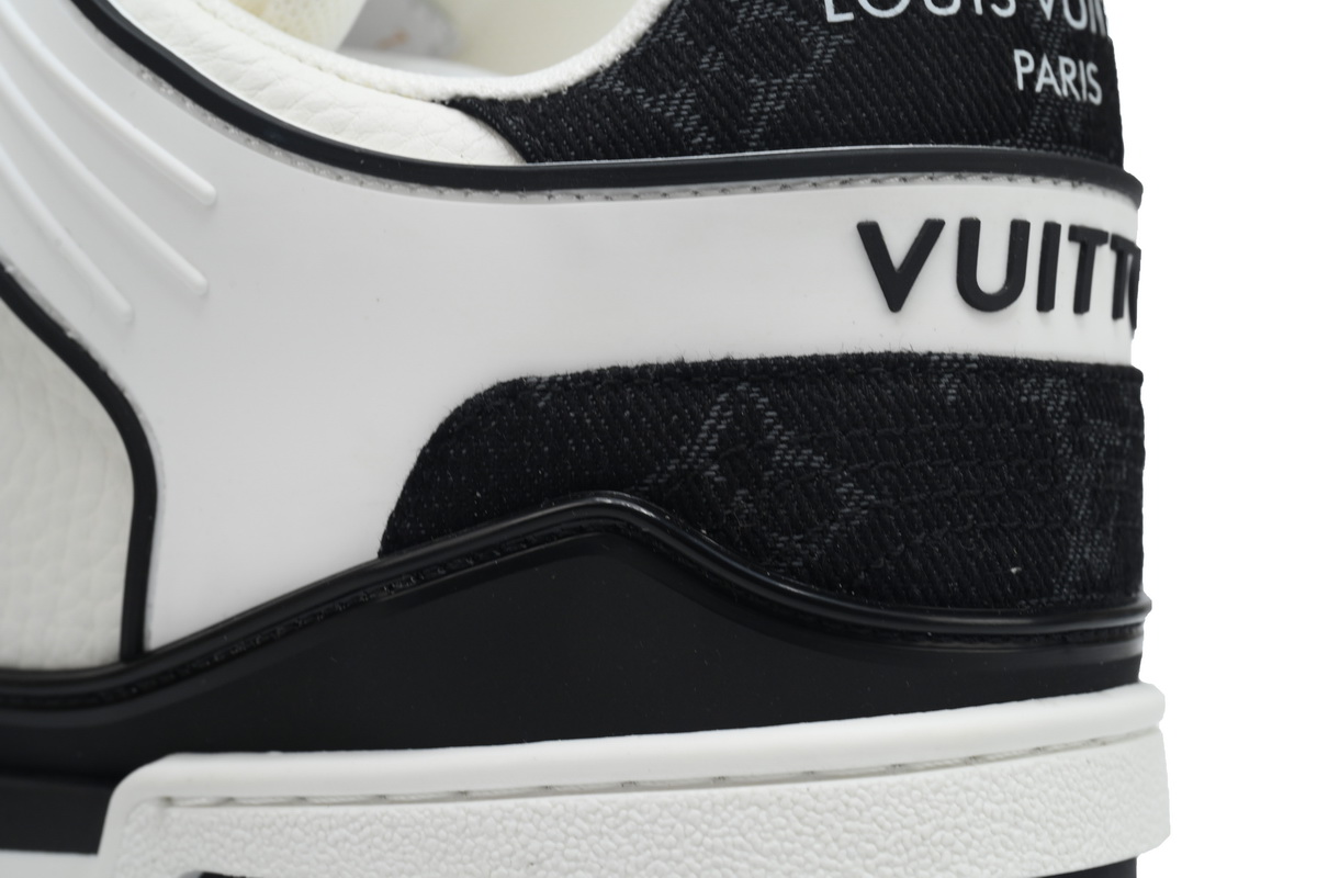 LOUIS VUITTON Trainer White and black