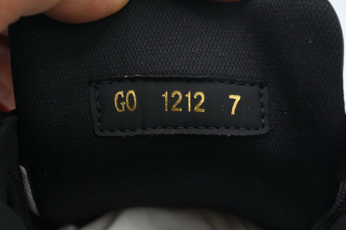 LOUIS VUITTON Trainer Black