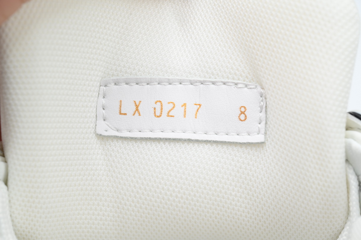 LOUIS VUITTON Trainer Black and White