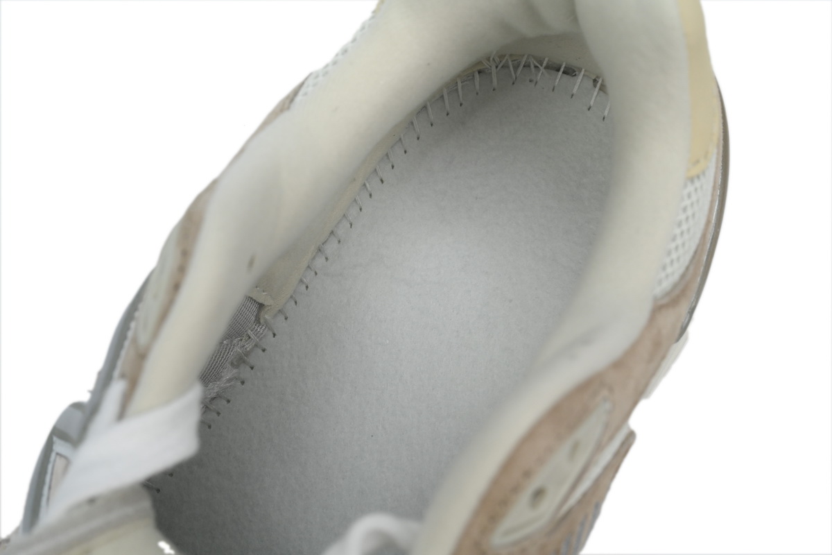 New Balance 9060 'Turtledove' 1 U9060TAT