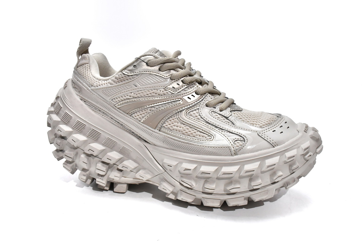 Balenciaga Defender Beige 685611 W2RA6 9700